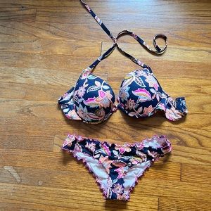 Shade & Shore bikini. Top size 36 D. Bottom size M